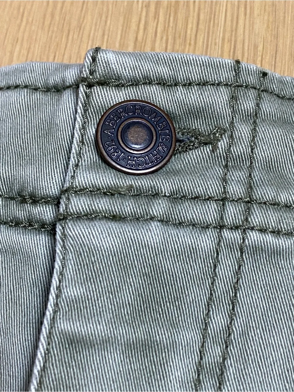 Abercrombie & Fitch Olive Green Cargo Utility Shorts Size 8 W29 Cuffed Casual
